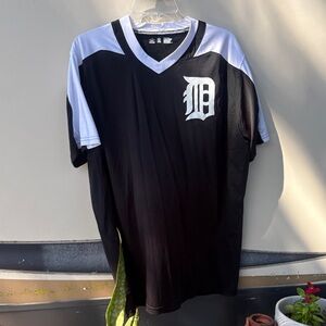 Black and White V-Neck Men's Jersey